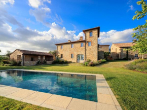 Scenic villa in Gaiole in Chianti with pool